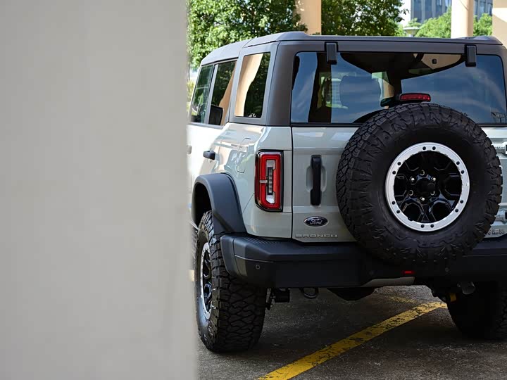 Фото 10 - Ford Bronco