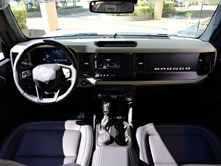 Фото 12 - Ford Bronco