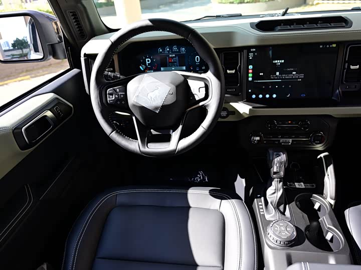 Фото 13 - Ford Bronco