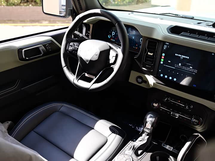 Фото 16 - Ford Bronco