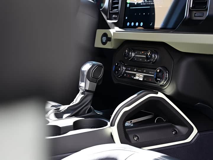 Фото 17 - Ford Bronco