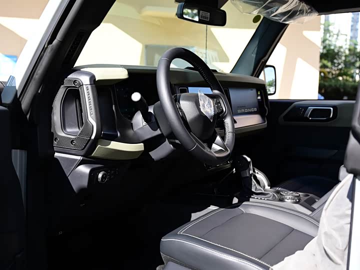 Фото 20 - Ford Bronco