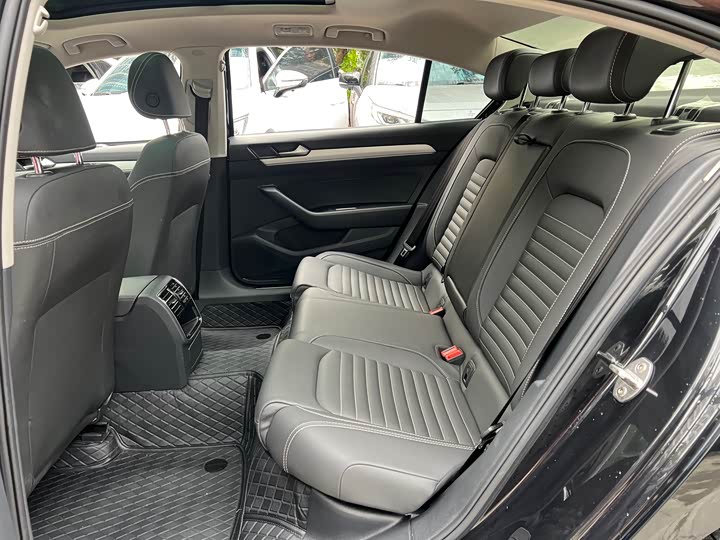 Фото 10 - Volkswagen Magotan