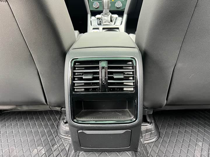 Фото 17 - Volkswagen Magotan