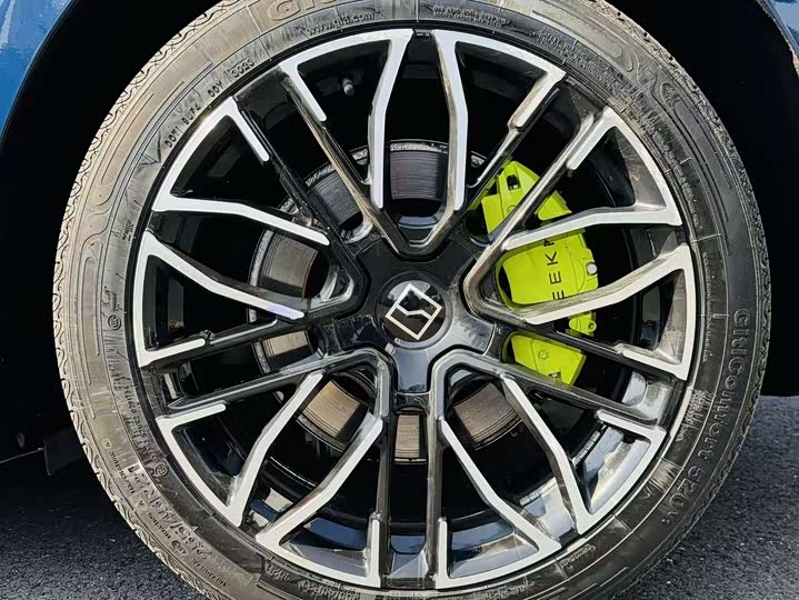 Фото 11 - Zeekr 001