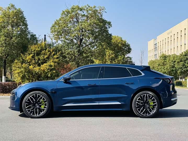 Фото 3 - Zeekr 001