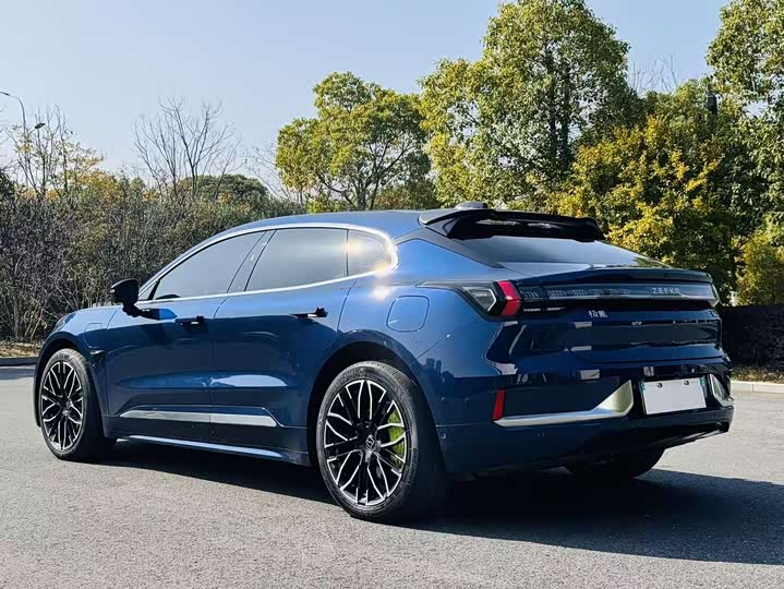 Фото 4 - Zeekr 001