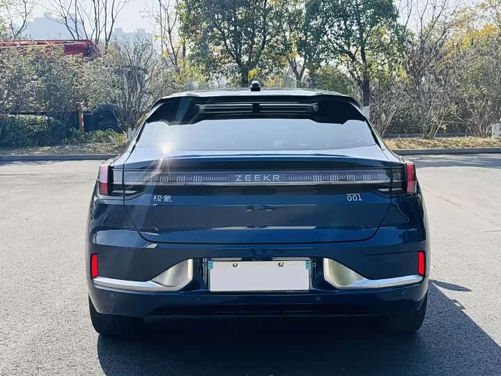 Фото 6 - Zeekr 001