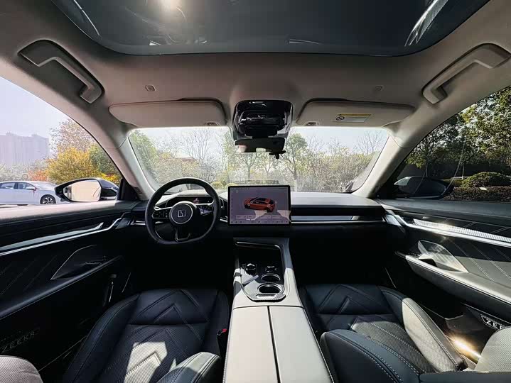 Фото 7 - Zeekr 001