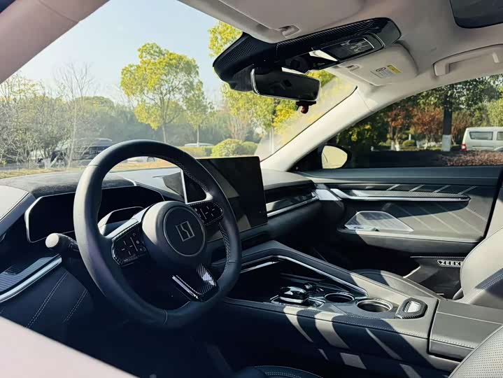 Фото 8 - Zeekr 001