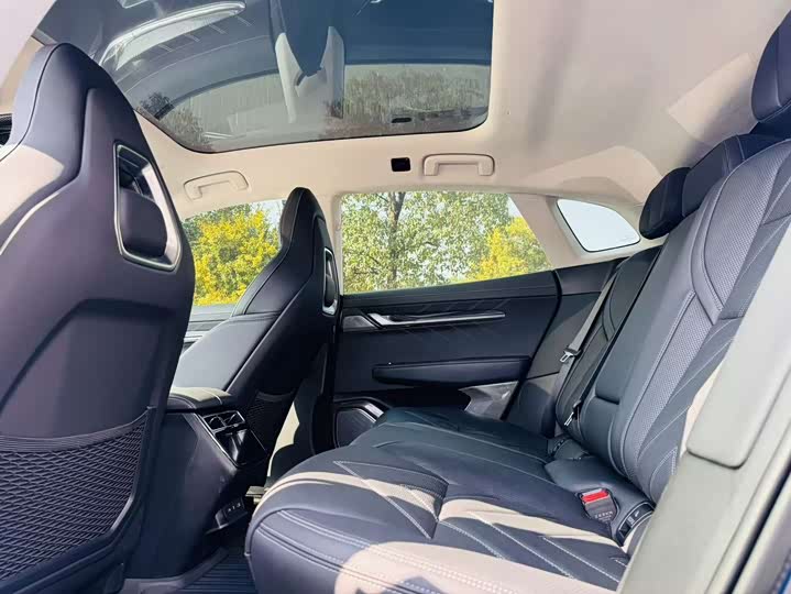 Фото 9 - Zeekr 001