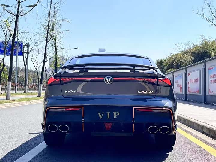 Фото 8 - Changan UNI-V