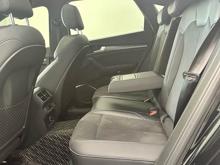 Фото 10 - Audi Q5L Sportback