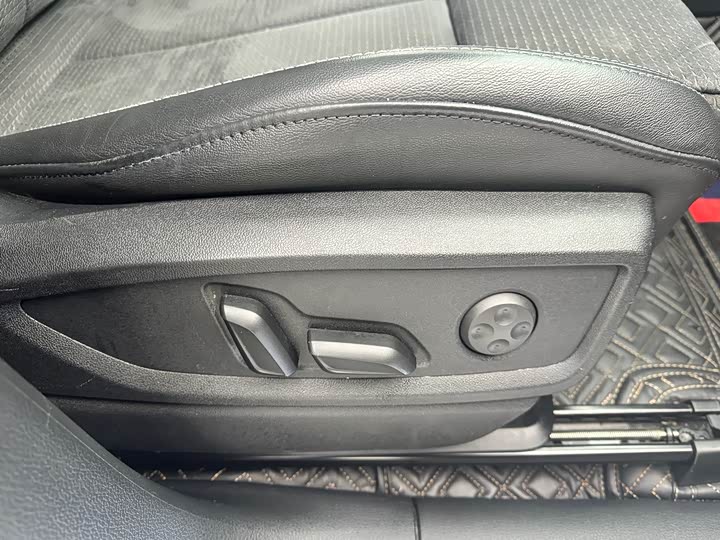 Фото 14 - Audi Q5L Sportback