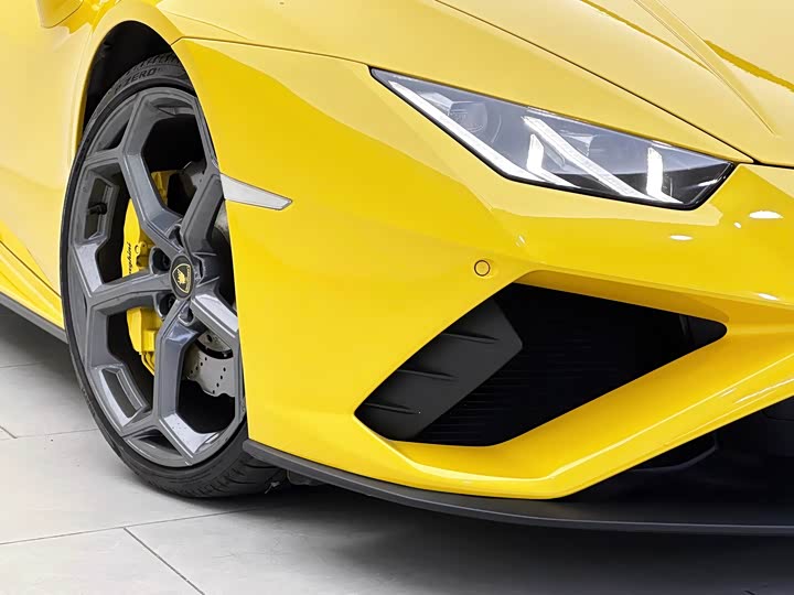 Фото 10 - Lamborghini Huracán