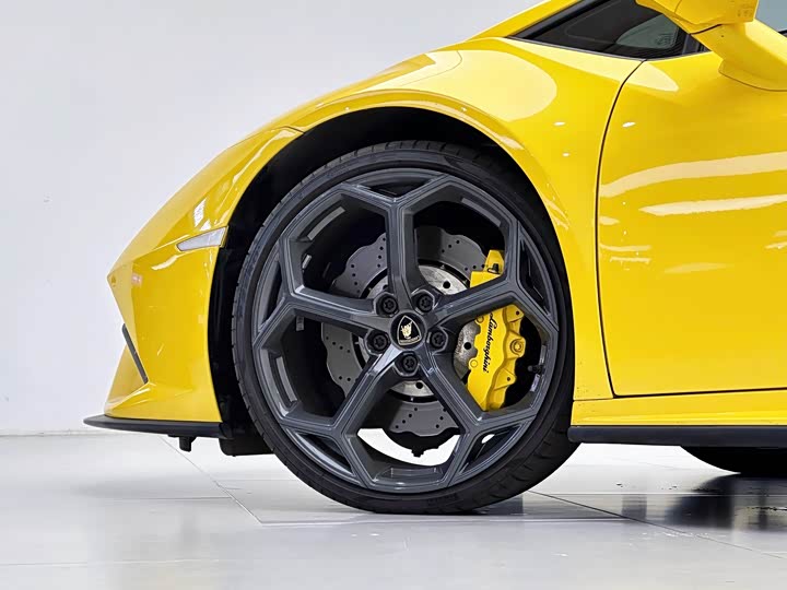 Фото 7 - Lamborghini Huracán