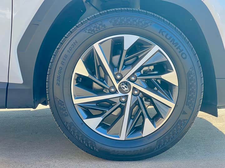 Фото 2 - Hyundai Tucson L