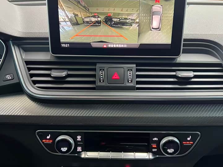 Фото 10 - Audi Q5L