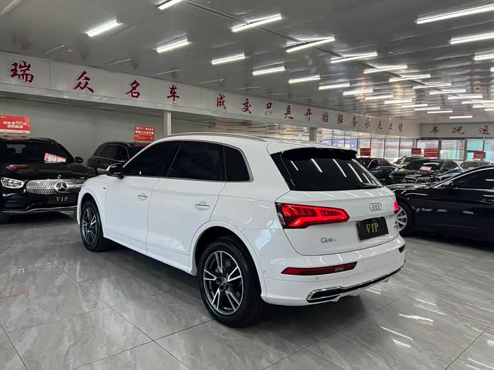 Фото 5 - Audi Q5L