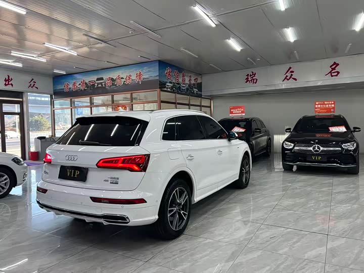 Фото 6 - Audi Q5L