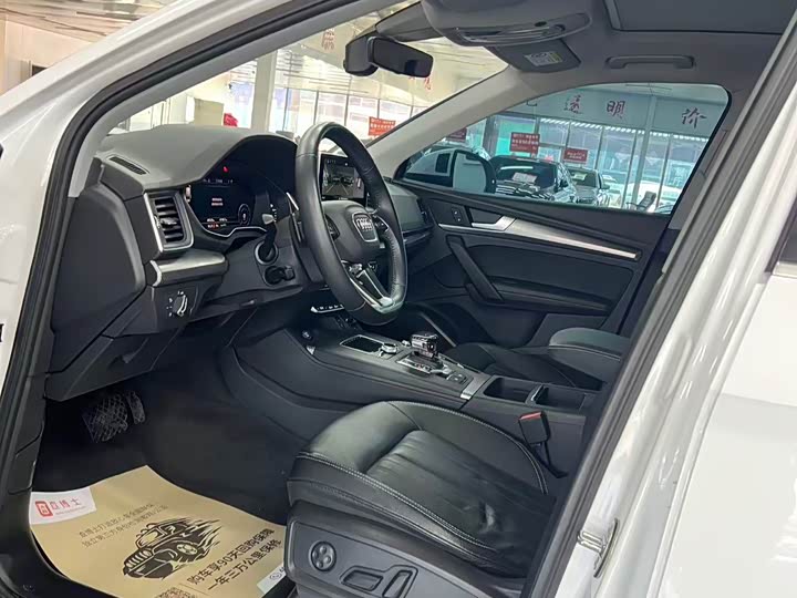 Фото 9 - Audi Q5L