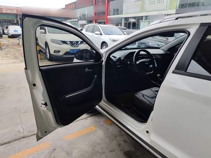 Фото 16 - Chery Tiggo 3x