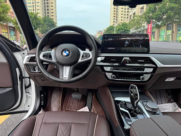 Фото 13 - BMW 5 Series