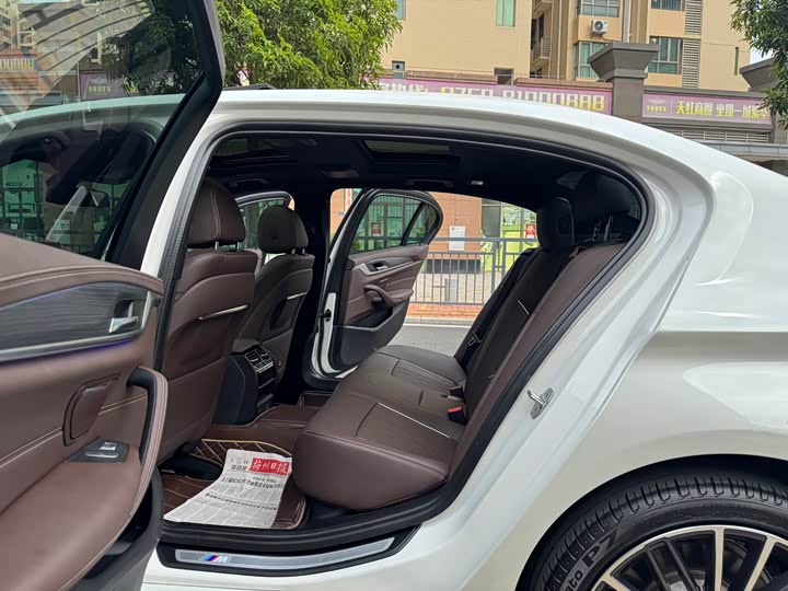 Фото 15 - BMW 5 Series