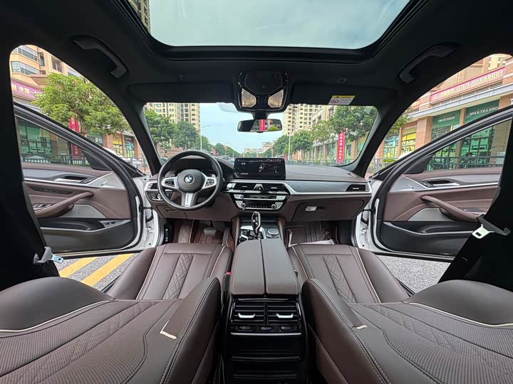 Фото 16 - BMW 5 Series