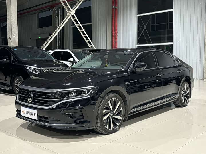 Фото 1 - Volkswagen Passat