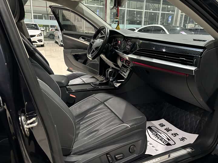 Фото 11 - Volkswagen Passat