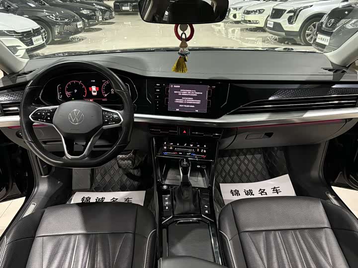 Фото 12 - Volkswagen Passat