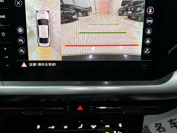 Фото 14 - Volkswagen Passat