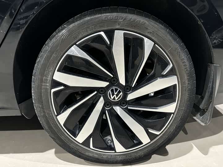 Фото 18 - Volkswagen Passat