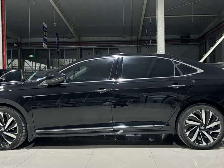 Фото 7 - Volkswagen Passat