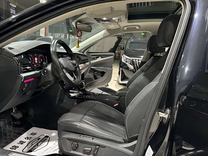 Фото 8 - Volkswagen Passat