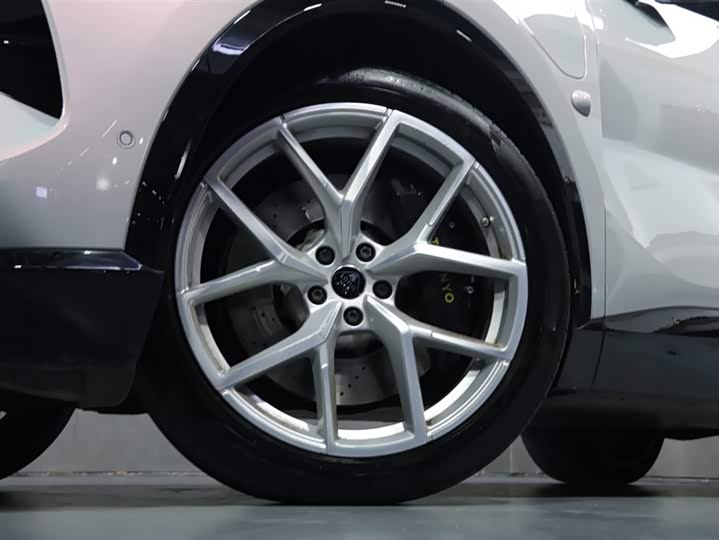 Фото 3 - Lotus Eletre