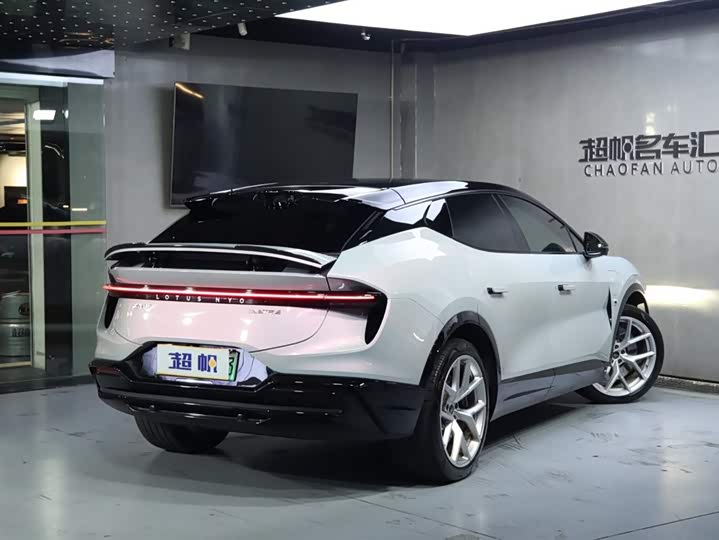 Фото 5 - Lotus Eletre