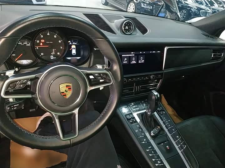 Фото 10 - Porsche Macan