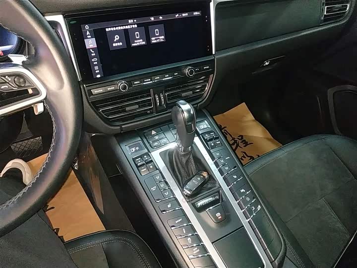 Фото 14 - Porsche Macan