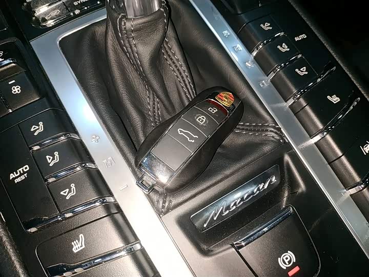 Фото 9 - Porsche Macan