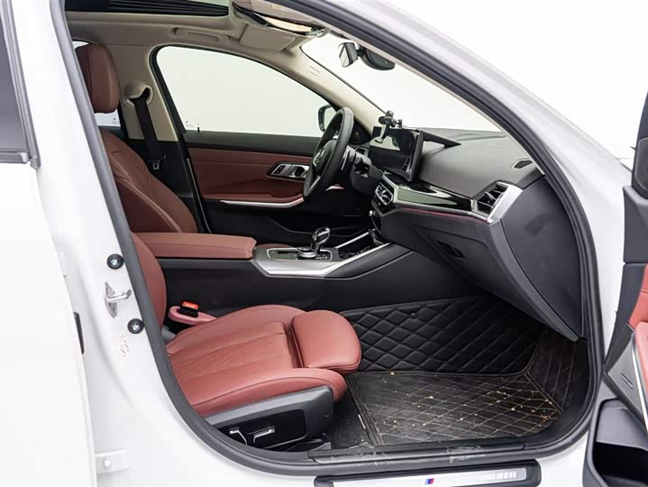 Фото 19 - BMW 3 Series