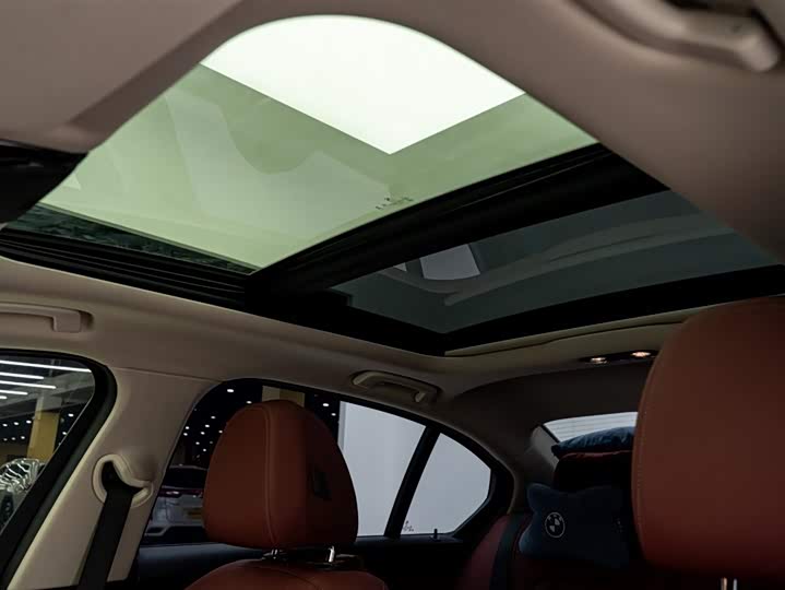 Фото 24 - BMW 3 Series