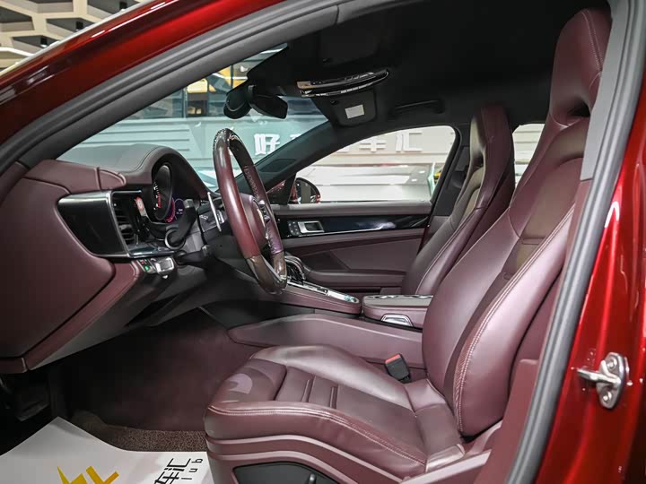 Фото 10 - Porsche Panamera