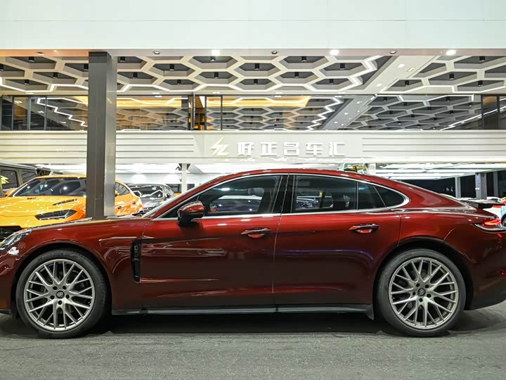 Фото 3 - Porsche Panamera