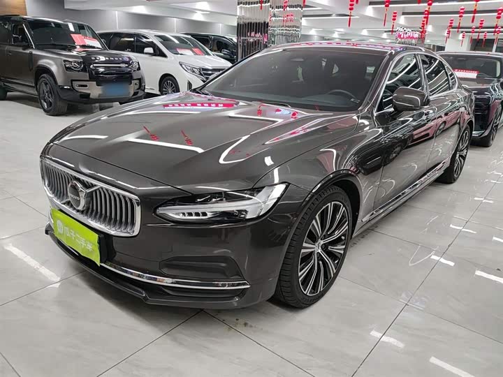 Фото 1 - Volvo S90