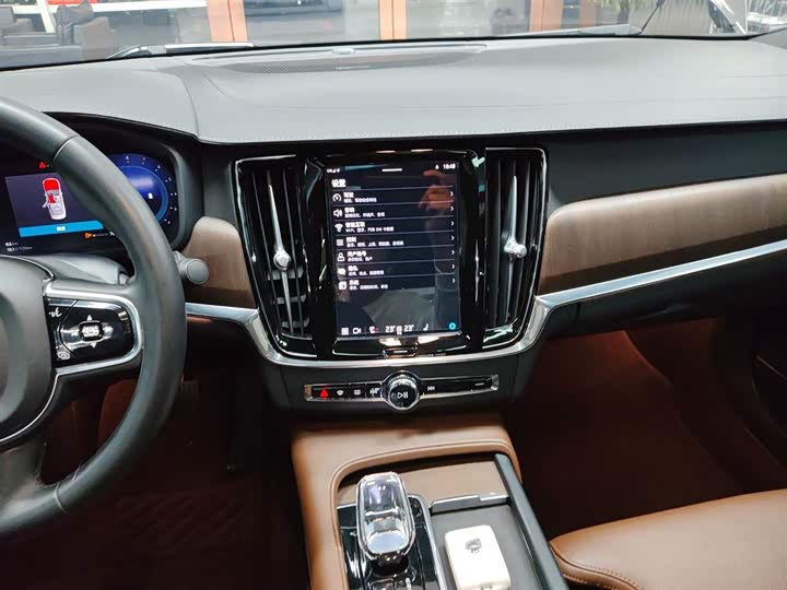 Фото 13 - Volvo S90