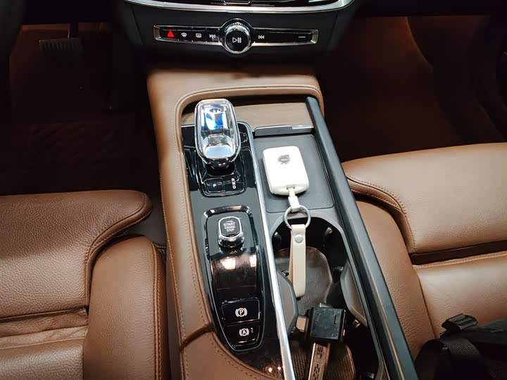 Фото 14 - Volvo S90