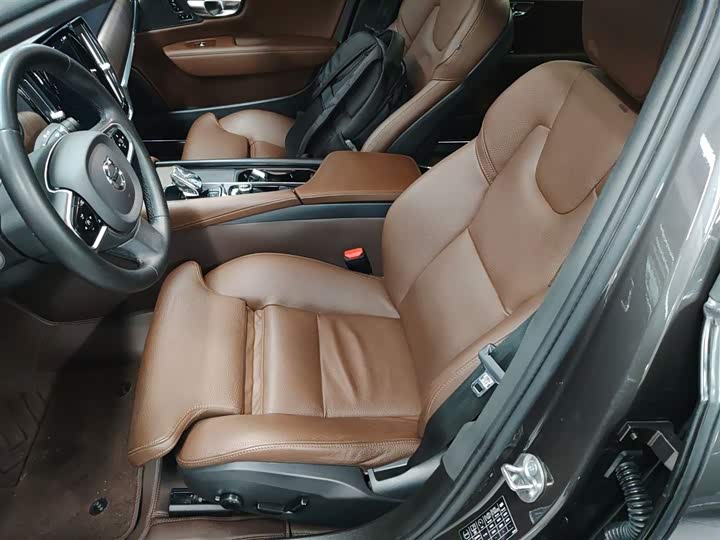 Фото 15 - Volvo S90