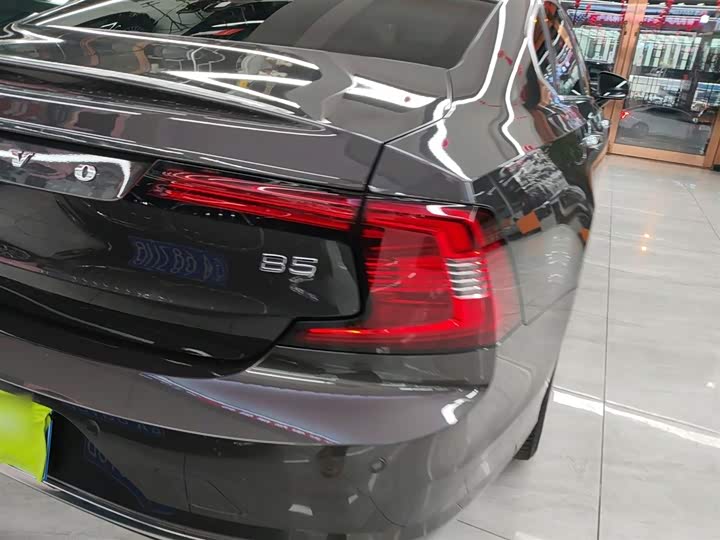 Фото 8 - Volvo S90